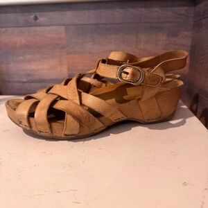 Women’s Dansko Tinley Tan Milled Burnished wedge leather strappy sandals buckle